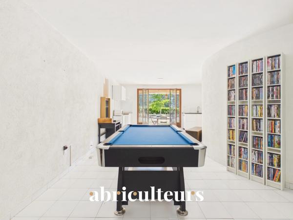 Propriété de 308 m² sur 1 hectare — 8 pièces — Lambesc (13410)