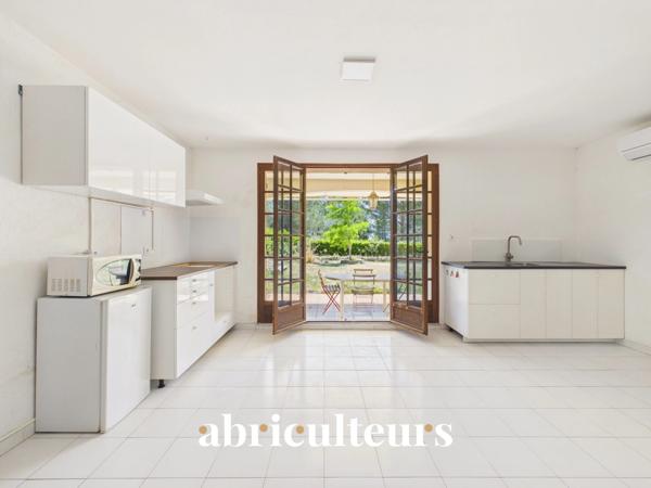 Propriété de 308 m² sur 1 hectare — 8 pièces — Lambesc (13410)