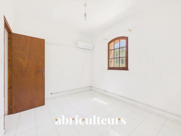 Propriété de 308 m² sur 1 hectare — 8 pièces — Lambesc (13410)