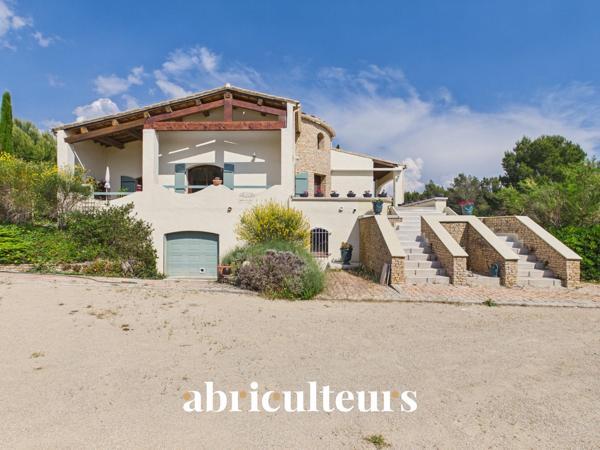 Propriété de 308 m² sur 1 hectare — 8 pièces — Lambesc (13410)