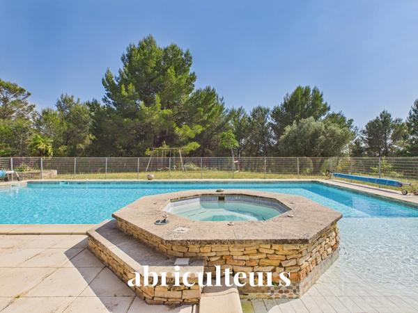 Propriété de 308 m² sur 1 hectare — 8 pièces — Lambesc (13410)