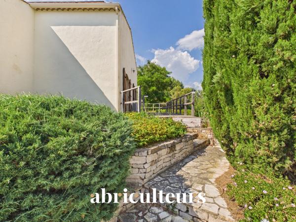 Propriété de 308 m² sur 1 hectare — 8 pièces — Lambesc (13410)