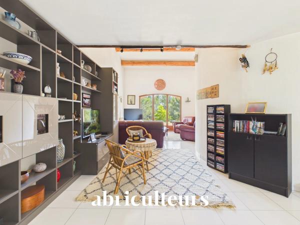 Propriété de 308 m² sur 1 hectare — 8 pièces — Lambesc (13410)