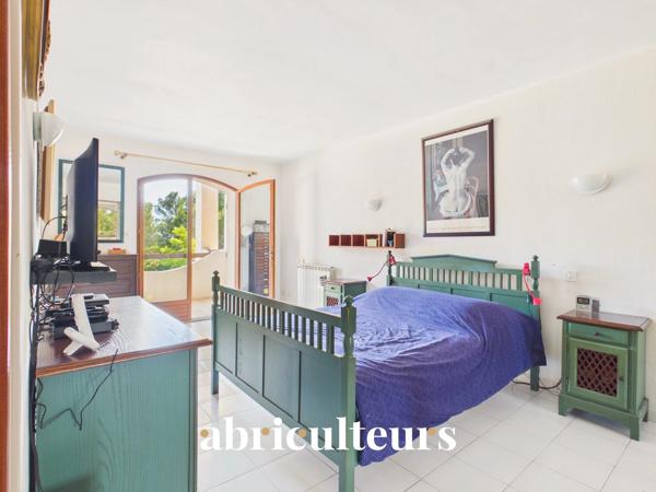 Propriété de 308 m² sur 1 hectare — 8 pièces — Lambesc (13410)