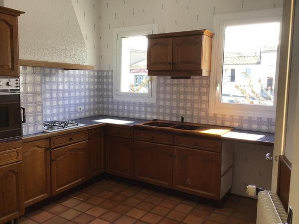 Lots de deux appartements centre Castillonnès.