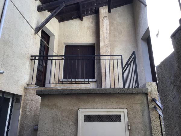 Lots de deux appartements centre Castillonnès.