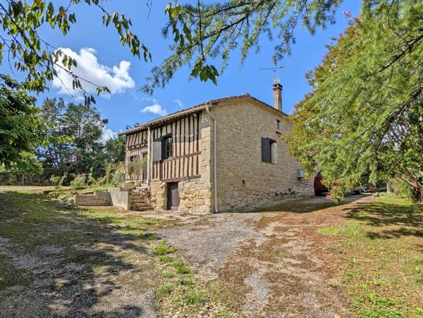 Maison en pierre de caractère avec deux chambres, piscine et maison d'amis
