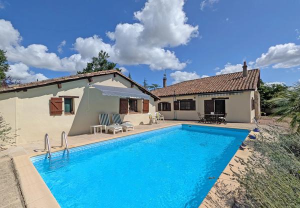 Maison en pierre de caractère avec deux chambres, piscine et maison d'amis