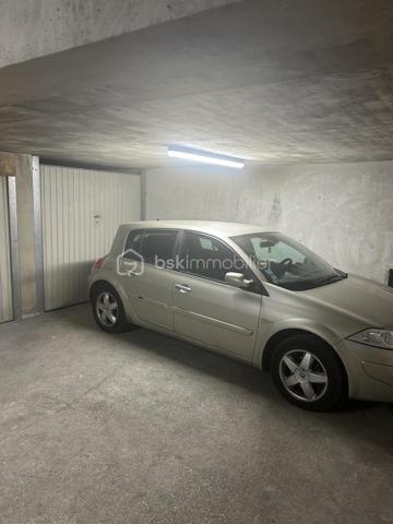 Vous recherchez un appartement alliant confort, fonctionnalité et proximité des transports et commerces, 
À seulement 15 minutes à pied du RER d’Arpajon, découvrez ce beau 2 pièces de 48 m², situé au 1er étage d’une résidence calme.
Dès l’entrée, vous apprécierez les rangements grâce au placard intégré. Le séjour lumineux, ouvert sur un balcon, offre un espace de vie convivial, prolongé par une cuisine ouverte, moderne et équipée, idéale pour partager de bons moments.

L’espace nuit se compose d’une chambre confortable avec placard, d’une salle de bains et de WC séparés, pour un agencement pratique au quotidien.

Avec son DPE classé C, cet appartement vous garantit un bon niveau de performance énergétique, synonyme de confort et de maîtrise des consommations.

Le véritable atout ? Un box fermé en sous-sol, un bien rare et particulièrement recherché, qui complète parfaitement cet appartement.

Que vous soyez primo-accédant, investisseur ou à la recherche d’un cadre de vie agréable aux portes de Paris, ce bien a tout pour vous séduire. Une visite suffira pour vous convaincre !