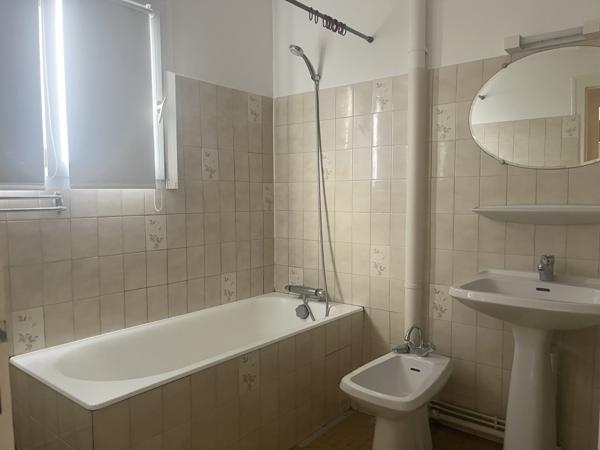 Appartement T3 d’environ 73 m² avec garage et parking – Confort et fonctionnalité au rendez-vous !