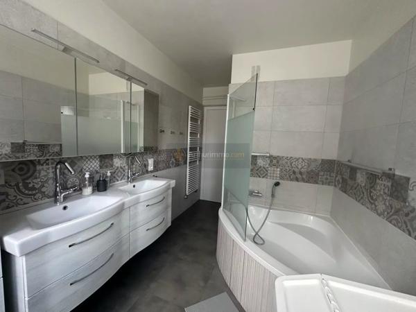 Location                                                      Chambre
                        
                     1 pièces                      11 m2                     à Brest