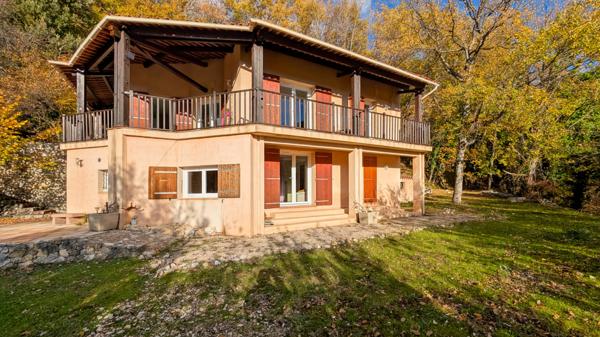 Gréolières (06620) Maison T5 130 m2 sur terrain arboré