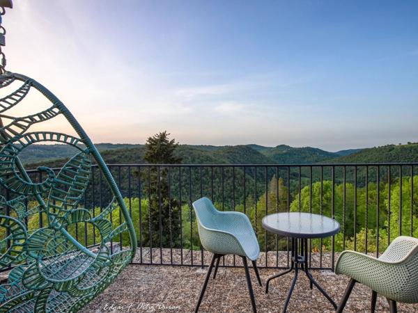 Hôtel-Restaurant de Caractère avec 17 Chambres, et Appartement de Fonction à Najac