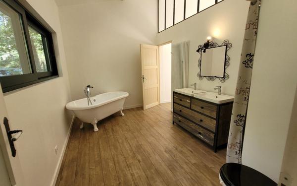 Maison à louer    5 pièces • 163,75 m2 Arbonne-la-Forêt