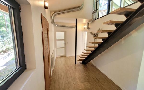 Maison à louer    5 pièces • 163,75 m2 Arbonne-la-Forêt