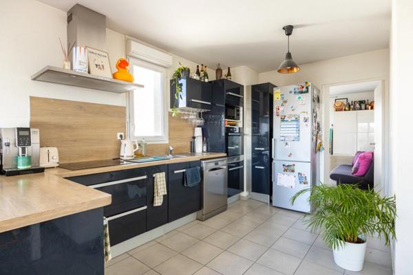 Dernier étage terrasse 32 m² – T4 lumineux – Marseille 13e Lacordaire – Résidence fermée – Parking privatif