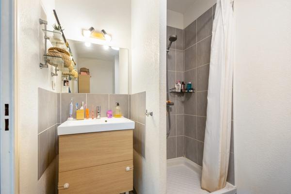 Dernier étage terrasse 32 m² – T4 lumineux – Marseille 13e Lacordaire – Résidence fermée – Parking privatif