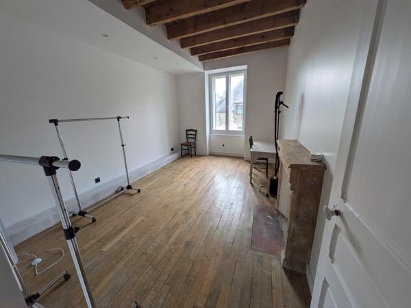 GUEMENE SUR SCORFF IMMEUBLE DE 230M² ENVIRON SUR 3 NIVEAUX AVEC JARDIN