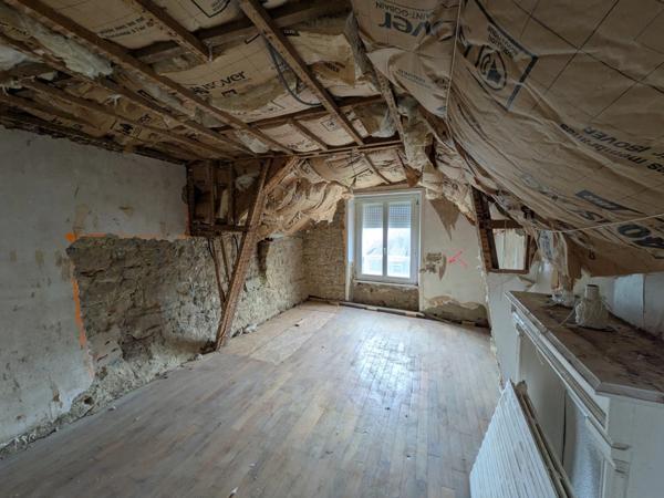 GUEMENE SUR SCORFF IMMEUBLE DE 230M² ENVIRON SUR 3 NIVEAUX AVEC JARDIN
