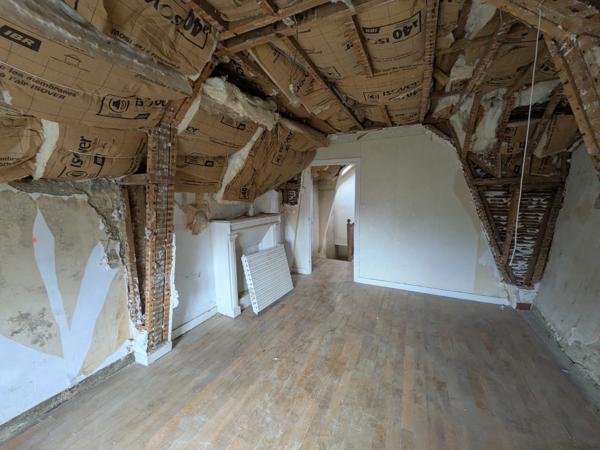 GUEMENE SUR SCORFF IMMEUBLE DE 230M² ENVIRON SUR 3 NIVEAUX AVEC JARDIN