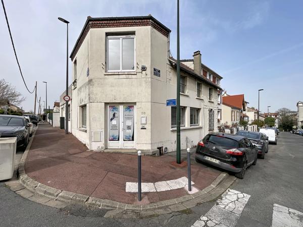 Maison
         7 pièces
        - 190 m² Exclusivité 595 000 € *