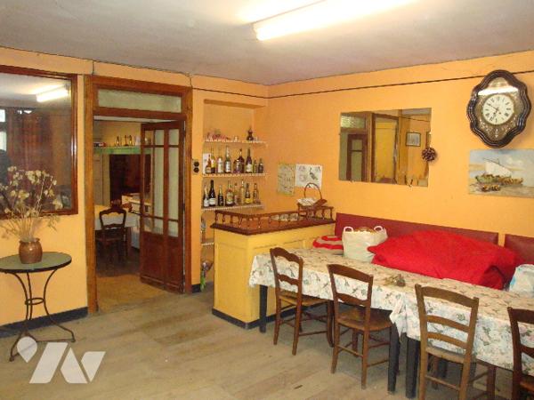 VILLEFRANCHE D'ALBIGEOIS : Immeuble historique, 14 route de Millau T9, 148 m2. avec jardin attenant.