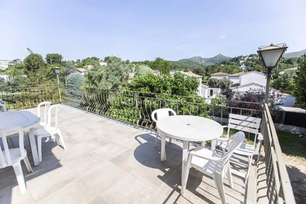 Location Appartement 6 pièces 149 m2 à Marseille 11