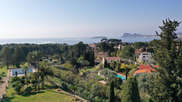 LA CIOTAT - APPARTEMENT - T4 - 97 M2 - TERRASSE - JARDIN - 3 PARKING - 783 000€