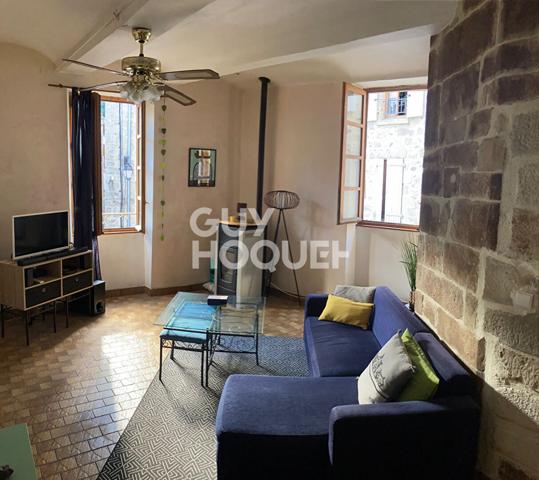 immeuble remarquable dans village médiéval