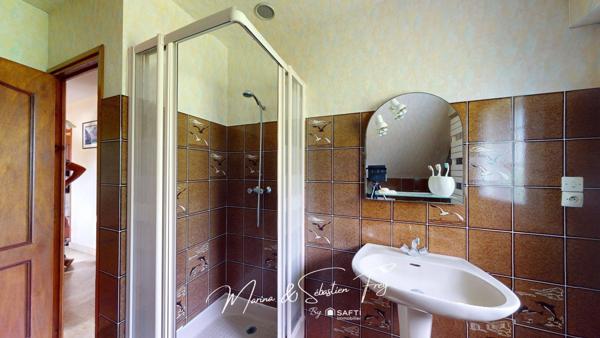 Grande maison familiale avec hangar