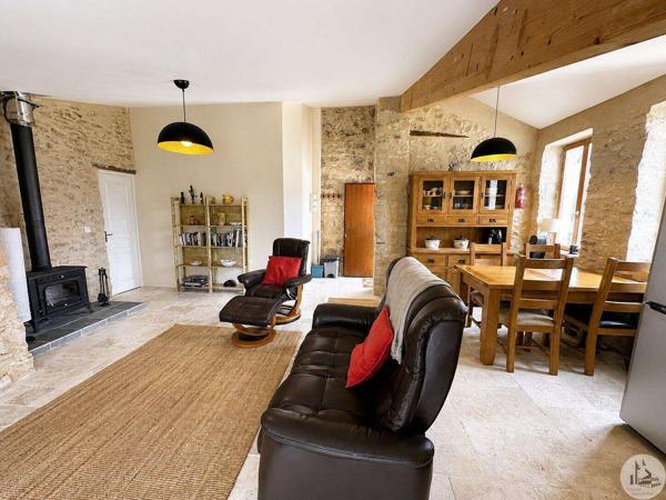 Charmante propriété en pierres avec gîte, piscine