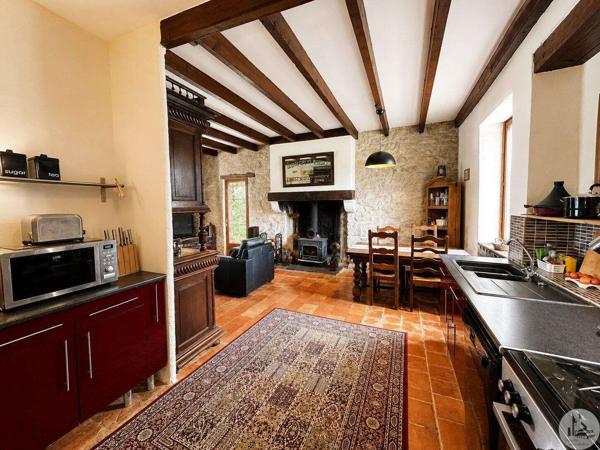 Charmante propriété en pierres avec gîte, piscine