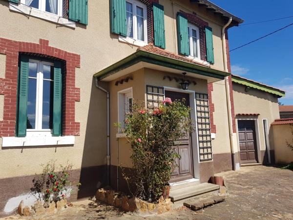 Maison à vendre 5 pièces 102 m² avec terrain de 879m² avec garages PANISSIERES (42)