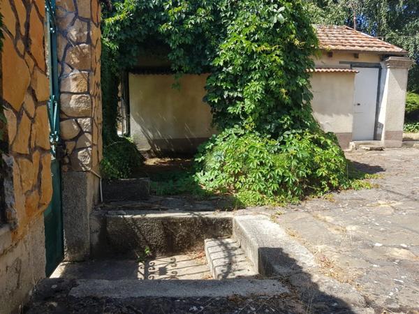 Maison à vendre 5 pièces 102 m² avec terrain de 879m² avec garages PANISSIERES (42)