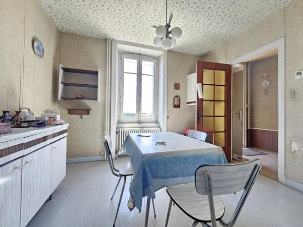 Maison à vendre 5 pièces 102 m² avec terrain de 879m² avec garages PANISSIERES (42)