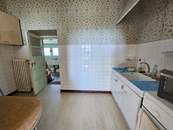 Maison à vendre 5 pièces 102 m² avec terrain de 879m² avec garages PANISSIERES (42)