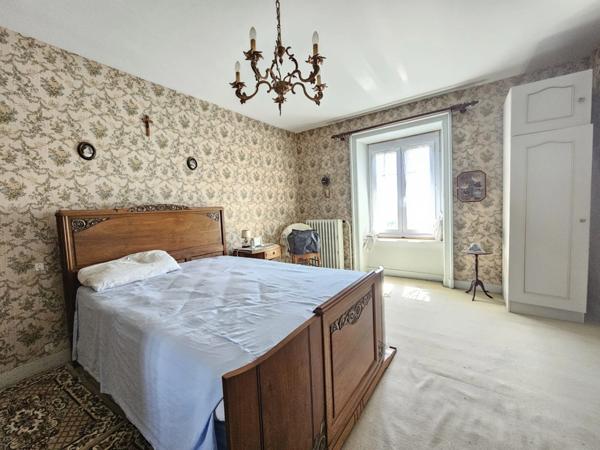 Maison à vendre 5 pièces 102 m² avec terrain de 879m² avec garages PANISSIERES (42)