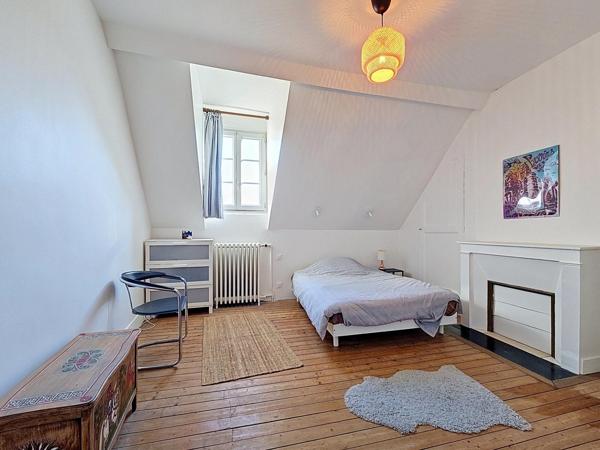Immeuble 180m² avec appartement T4 et local commercial Provins Centre