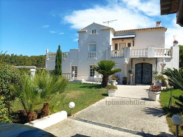 Maison villa Saint-Cyr-sur-Mer 250 m²