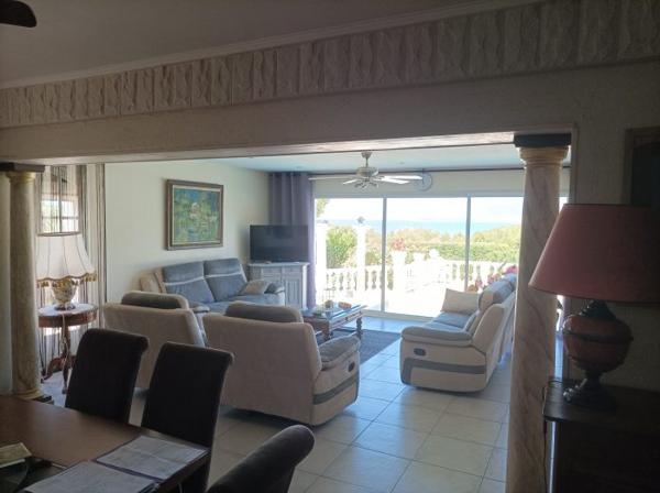 Maison villa Saint-Cyr-sur-Mer 250 m²