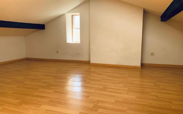Immeuble à vendre    6 pièces • 149,65 m2 Beaurepaire