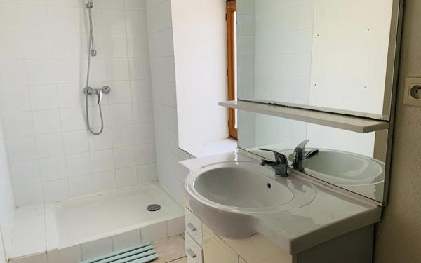 Immeuble à vendre    6 pièces • 149,65 m2 Beaurepaire