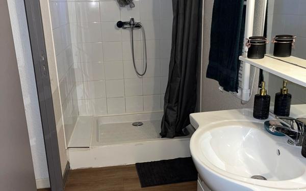 Immeuble à vendre    6 pièces • 149,65 m2 Beaurepaire