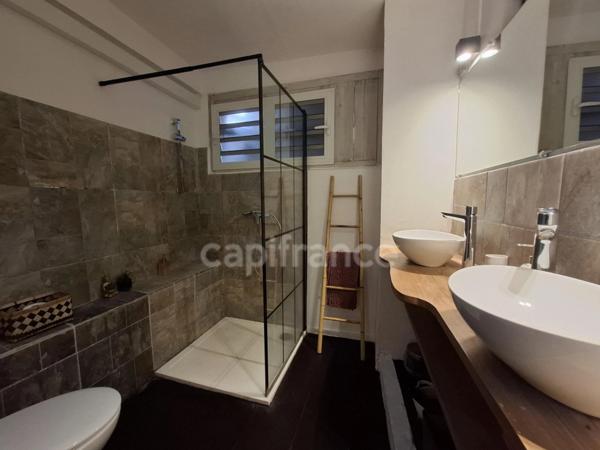 A vendre - Maison de Bourg Atypique et Rénovée – Vue Mer et Montagne – Saint-Pierre (972)