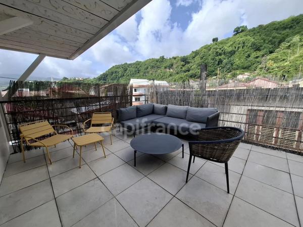 A vendre - Maison de Bourg Atypique et Rénovée – Vue Mer et Montagne – Saint-Pierre (972)