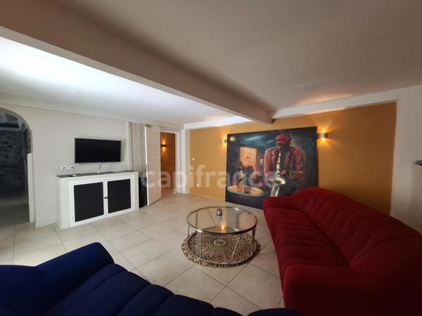 A vendre - Maison de Bourg Atypique et Rénovée – Vue Mer et Montagne – Saint-Pierre (972)