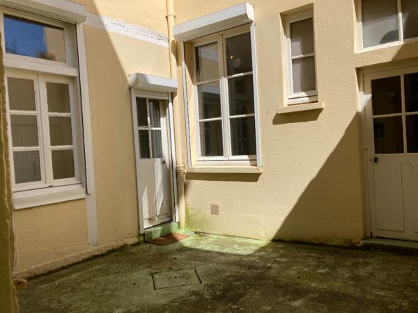 LOCATION d'un appartement F2 (62 m²) à CHATEAUDUN