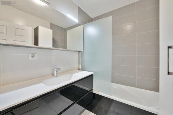 Appartement à vendre à Rosny-sous-Bois en Seine-Saint-Denis (93110), ref : 3 PIECES ROSNY SOUS BOIS   
ROSNY CENTRE