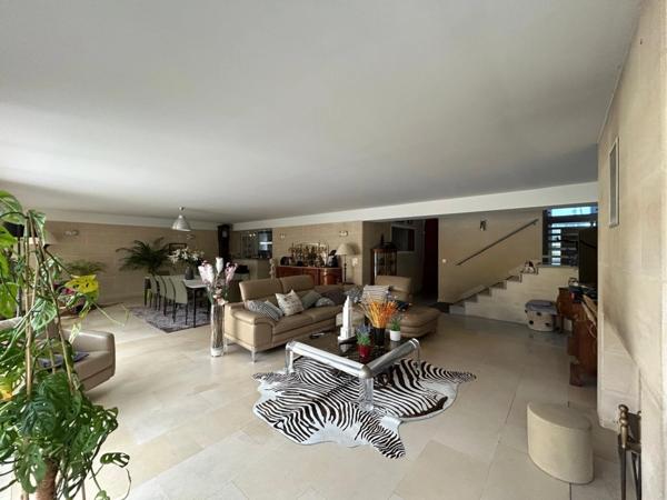 A vendre Maison MERIGNAC 220m2 Hab 7 pièces garage Pkg Piscine jardin sans vis à vis (33)