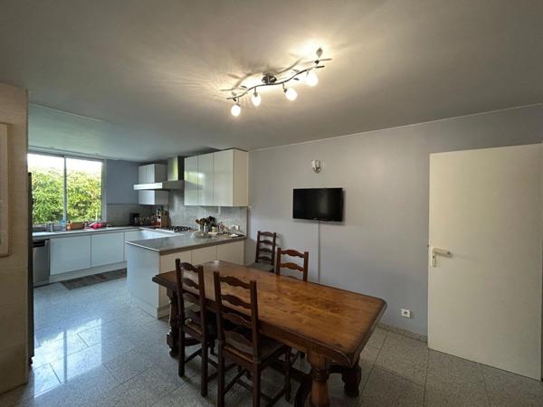 A vendre Maison MERIGNAC 220m2 Hab 7 pièces garage Pkg Piscine jardin sans vis à vis (33)